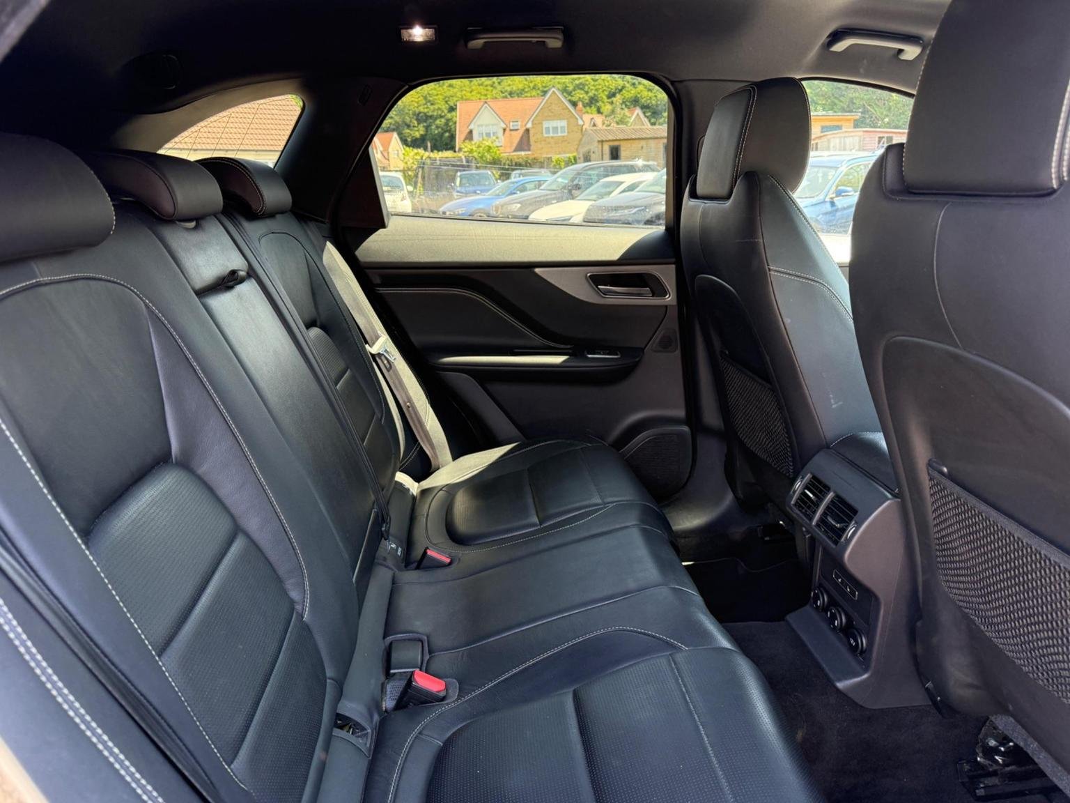 Jaguar F Pace