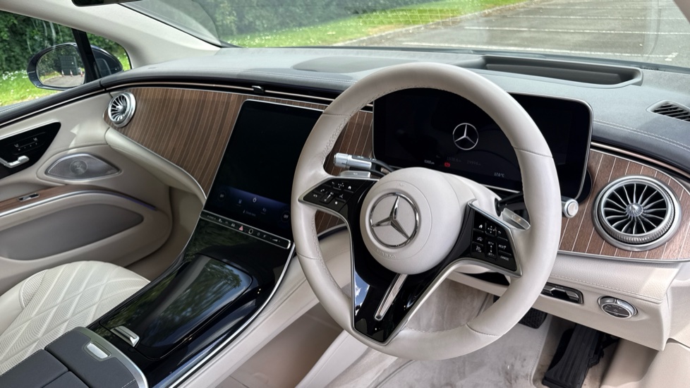 Mercedes Benz EQS