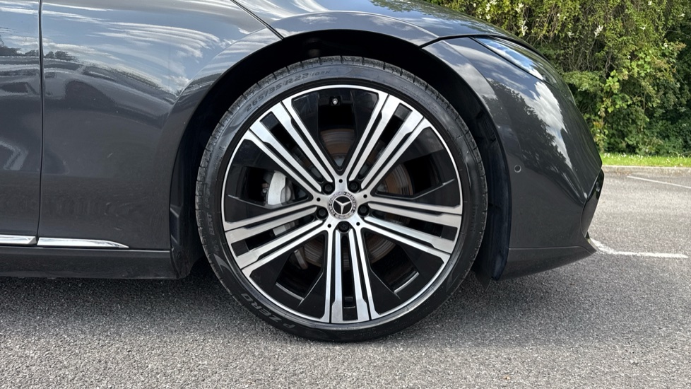 Mercedes Benz EQS