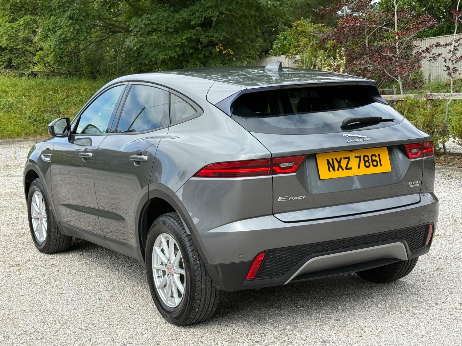 Jaguar E Pace