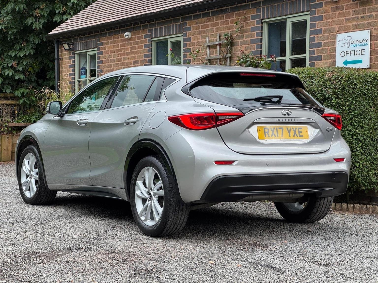 Infiniti Q30