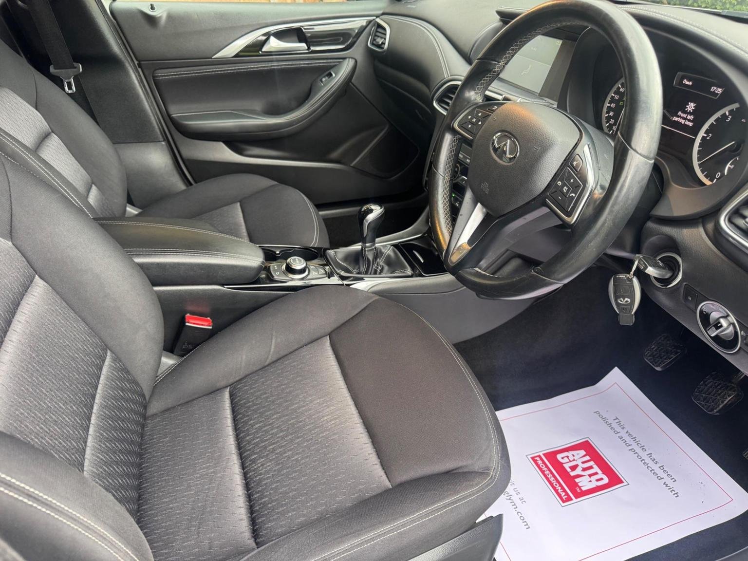 Infiniti Q30