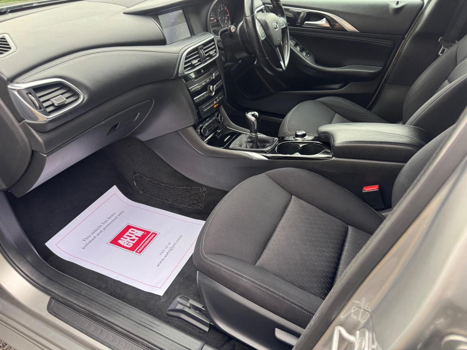 Infiniti Q30