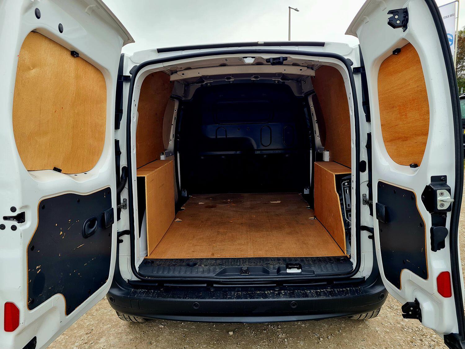 Nissan NV250