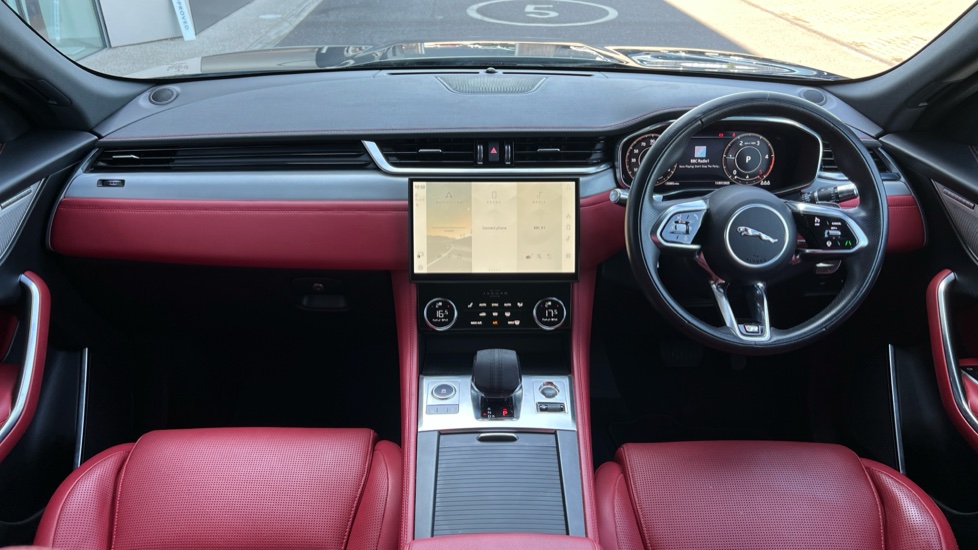 Jaguar F Pace