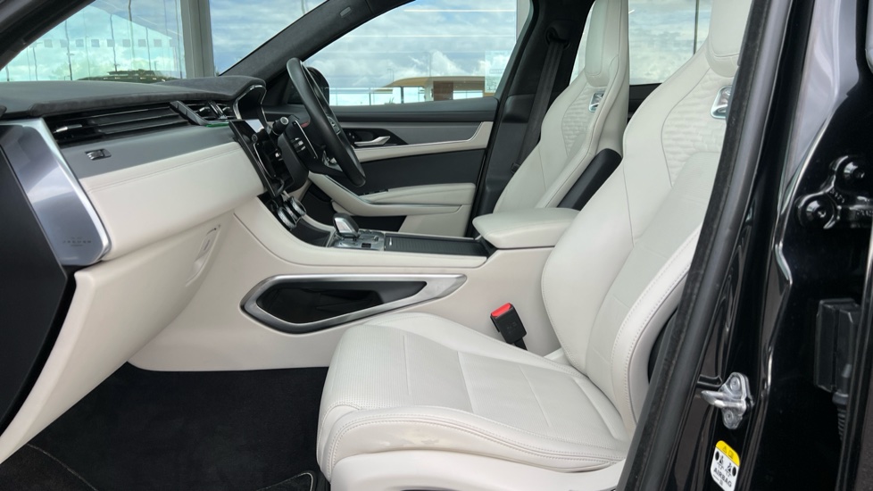Jaguar F Pace