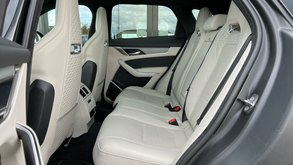 Jaguar F Pace
