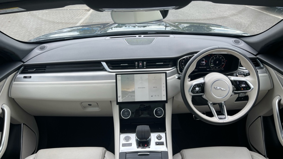 Jaguar F Pace