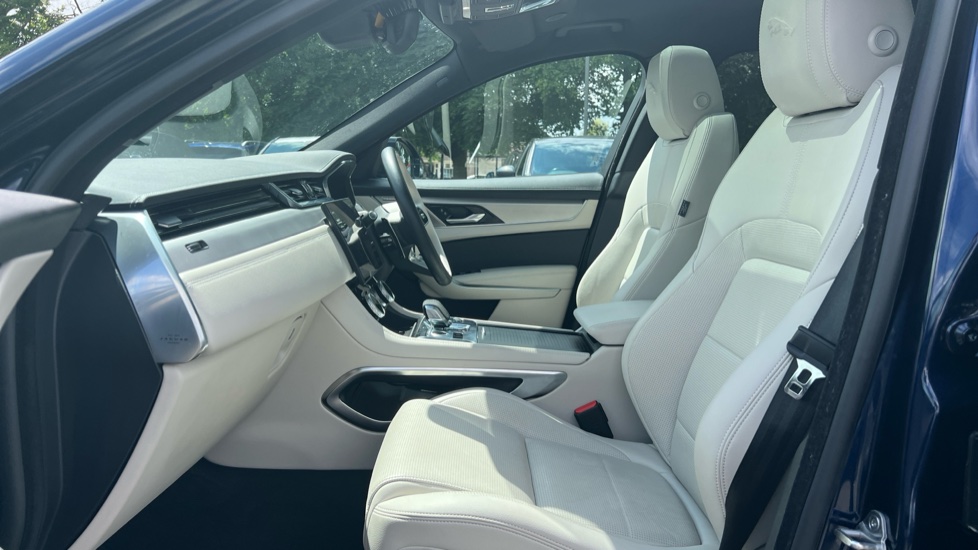 Jaguar F Pace