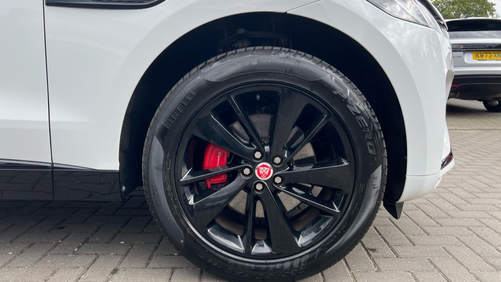 Jaguar F Pace