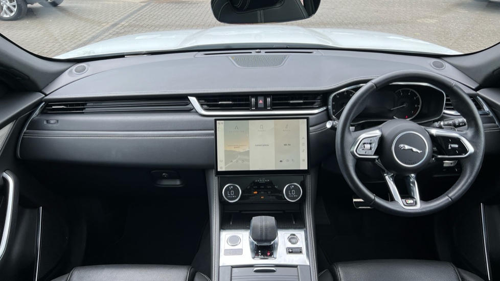 Jaguar F Pace