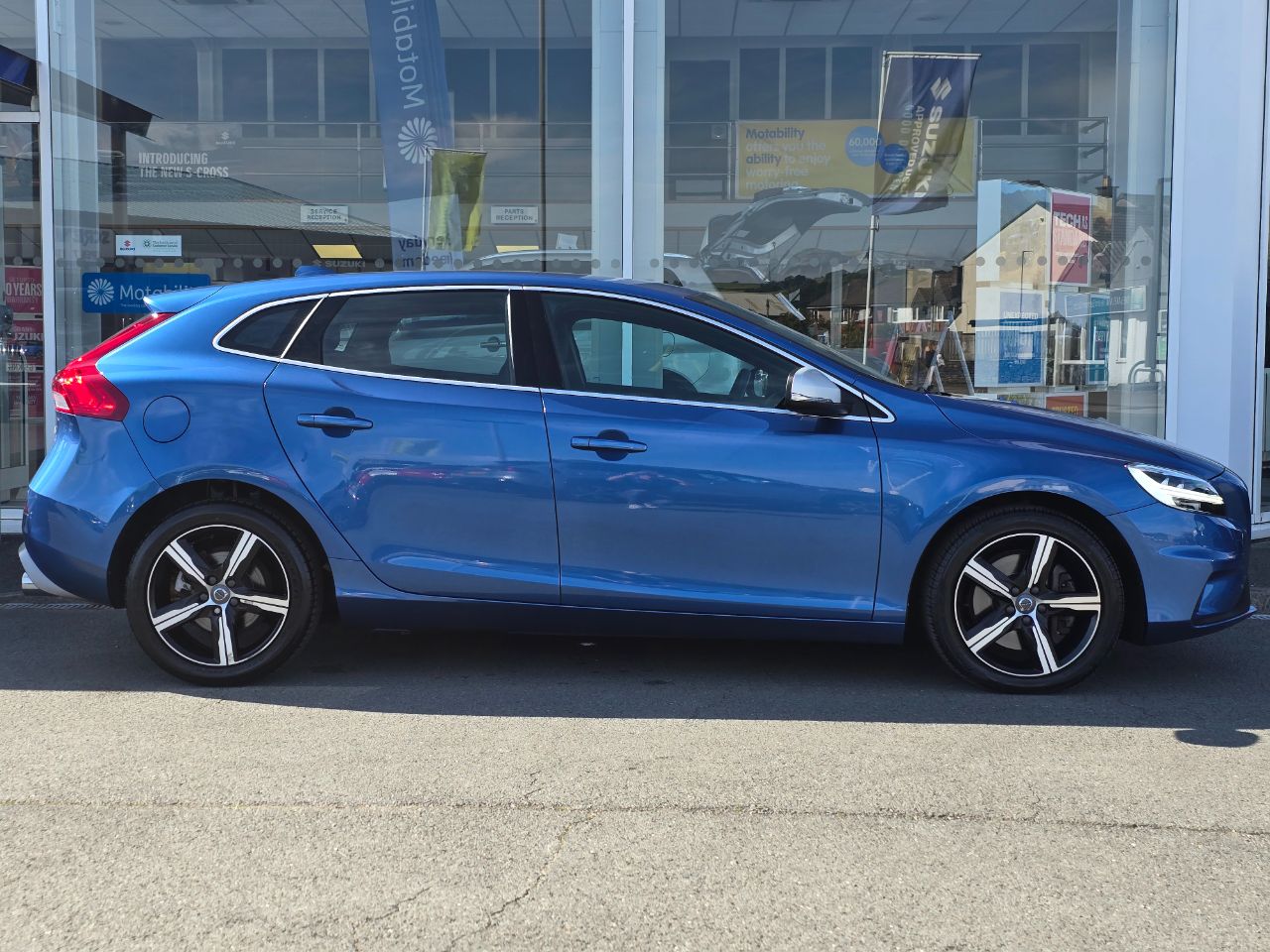 Volvo V40