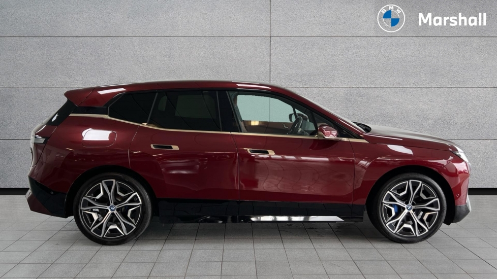 BMW iX