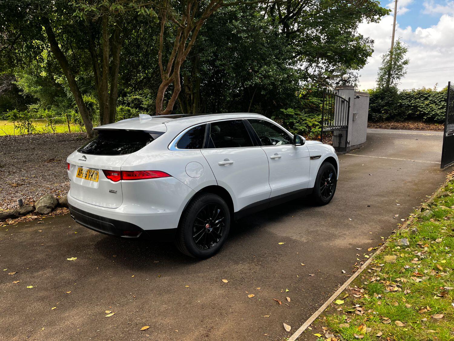 Jaguar F Pace