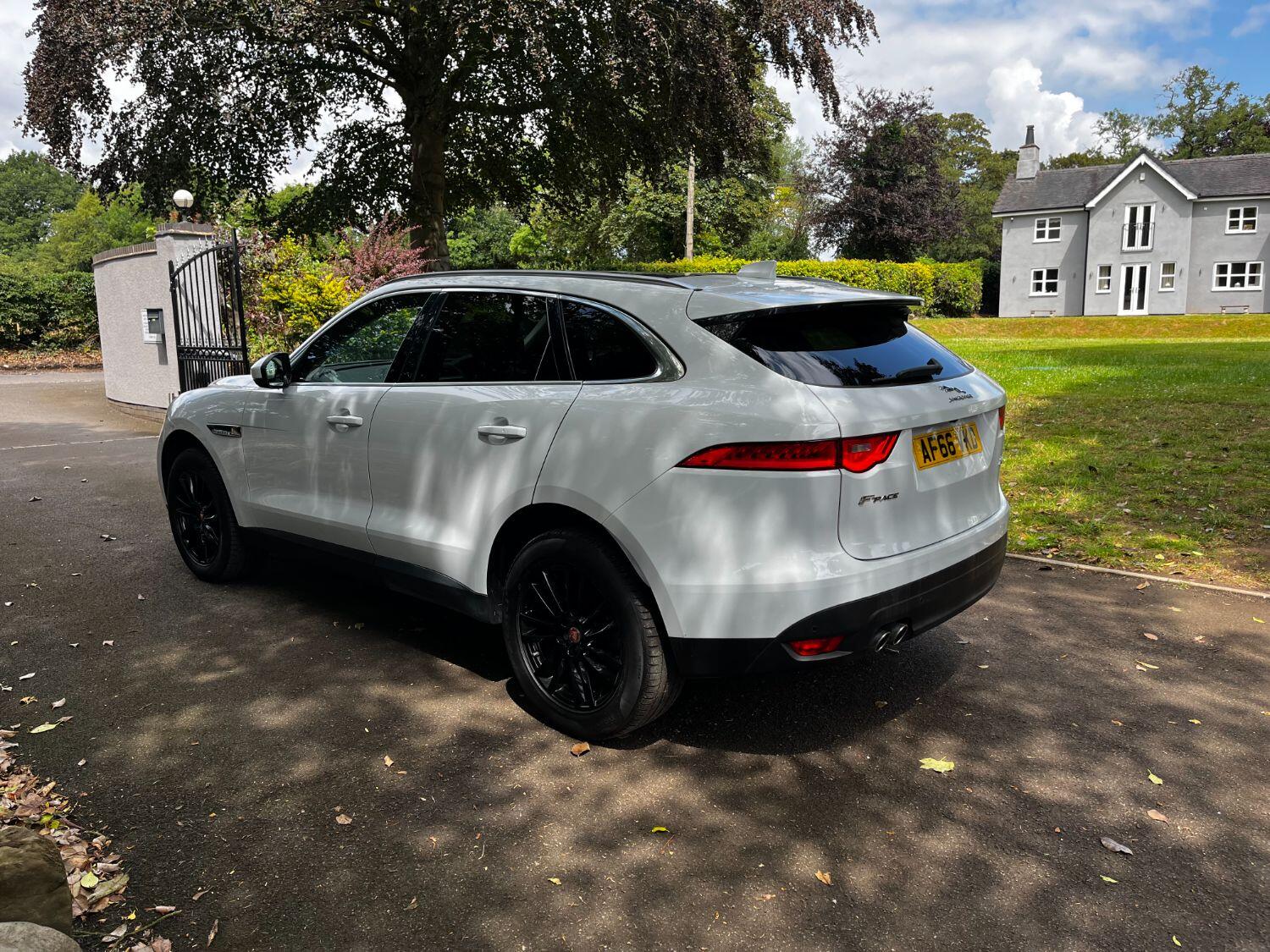 Jaguar F Pace