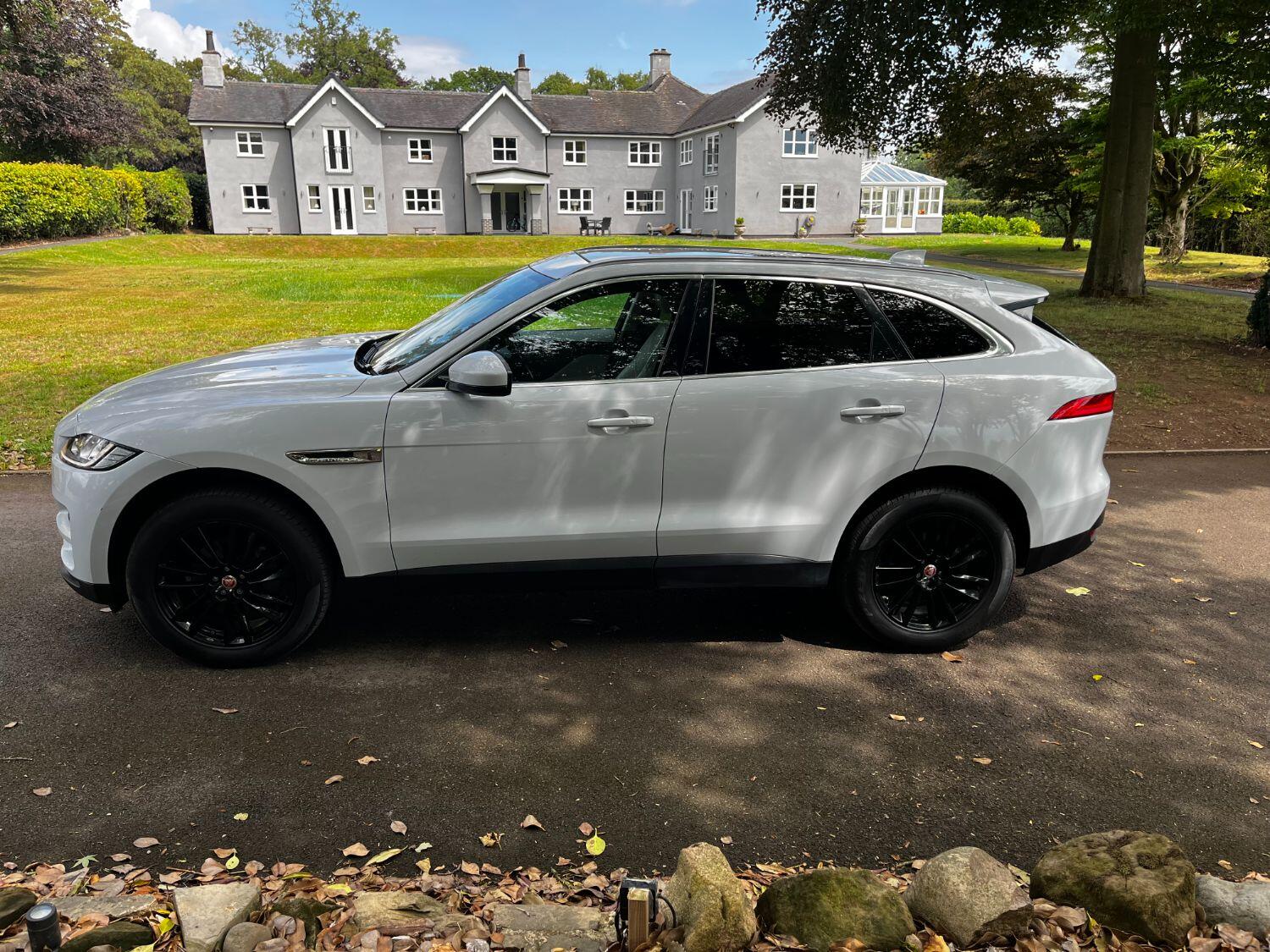 Jaguar F Pace