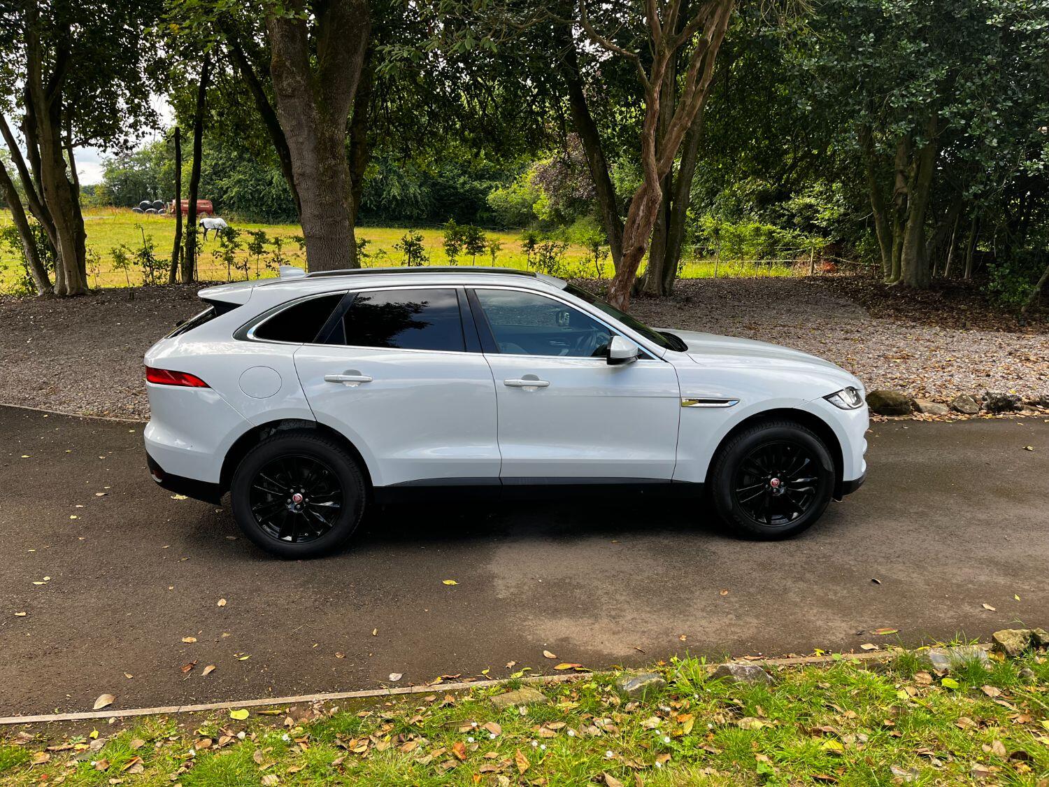 Jaguar F Pace