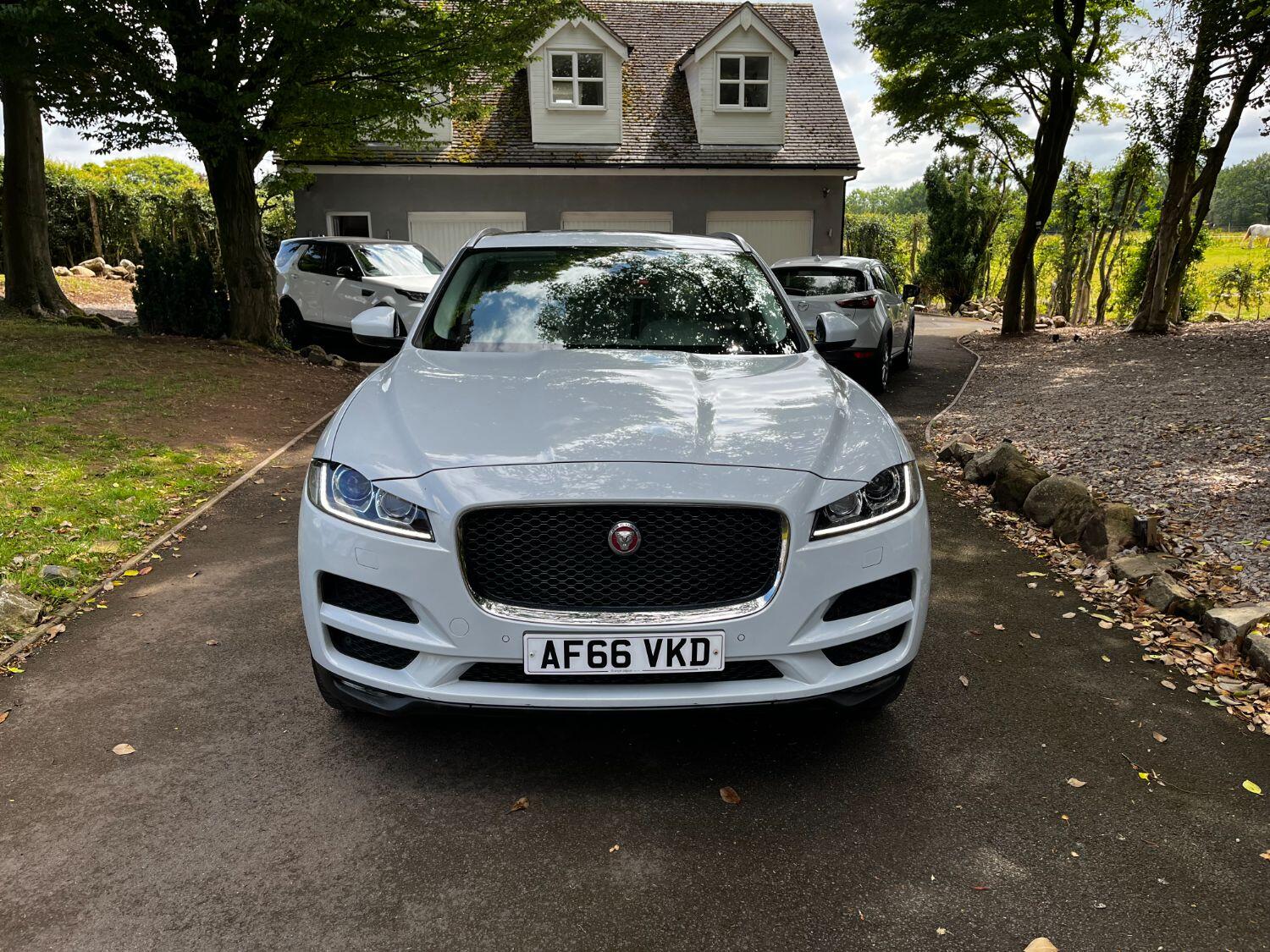 Jaguar F Pace