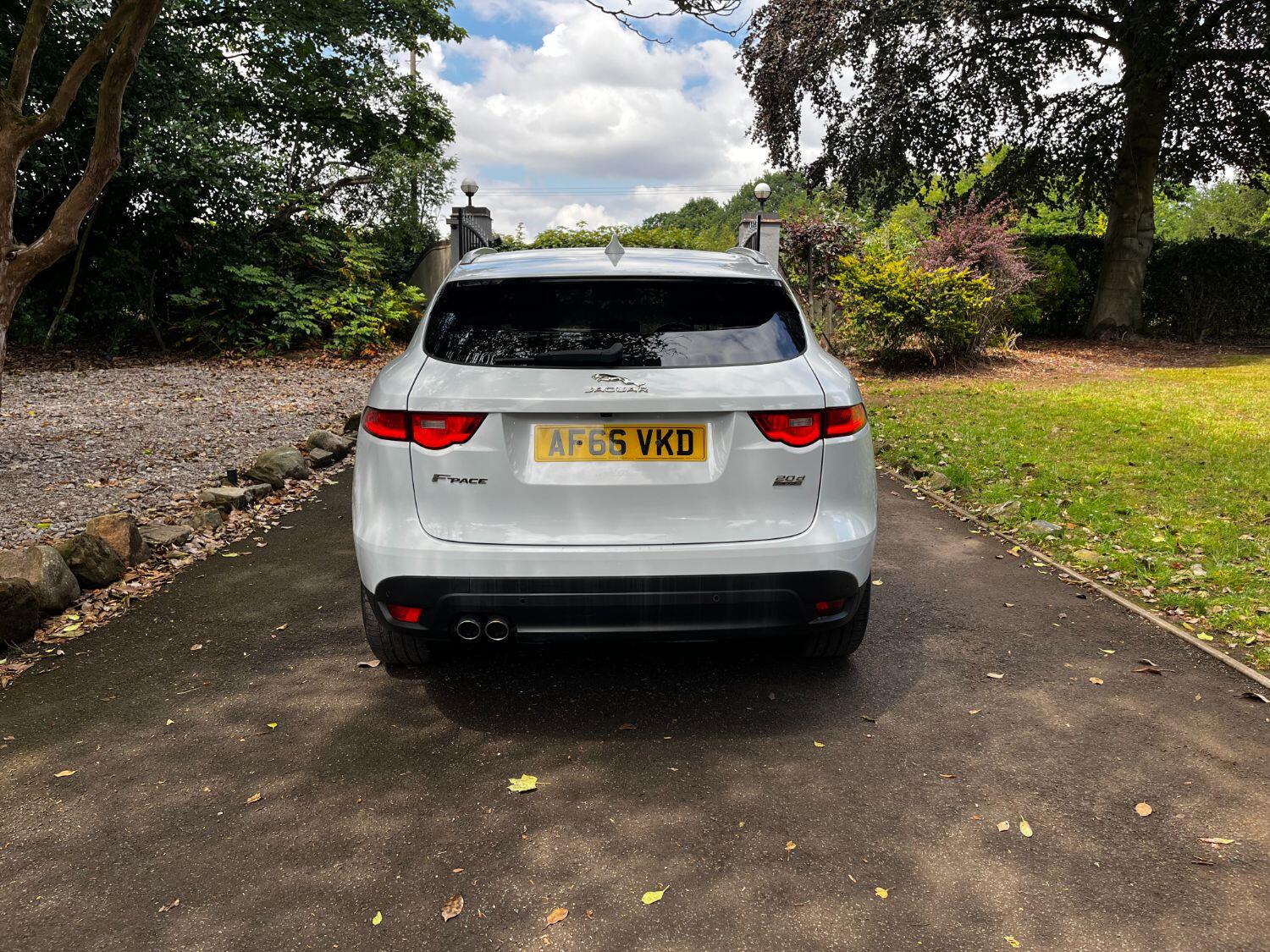 Jaguar F Pace