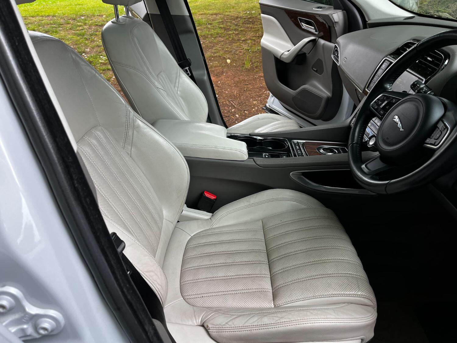 Jaguar F Pace
