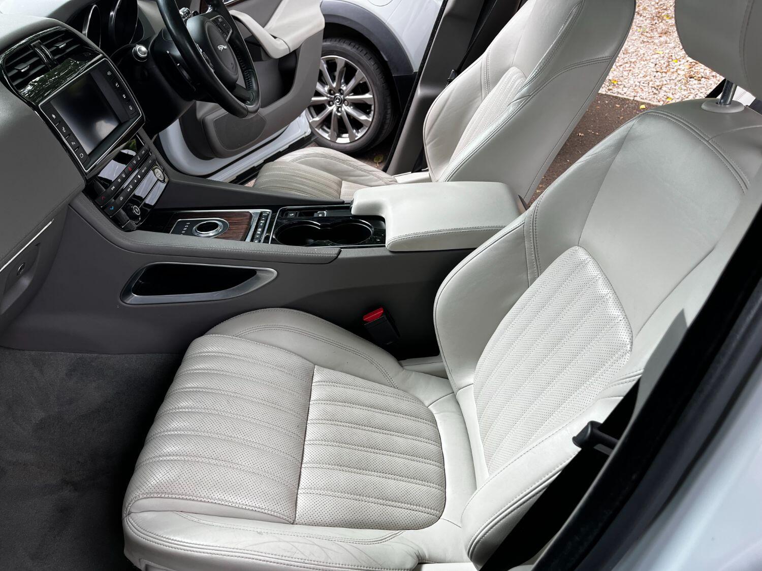 Jaguar F Pace