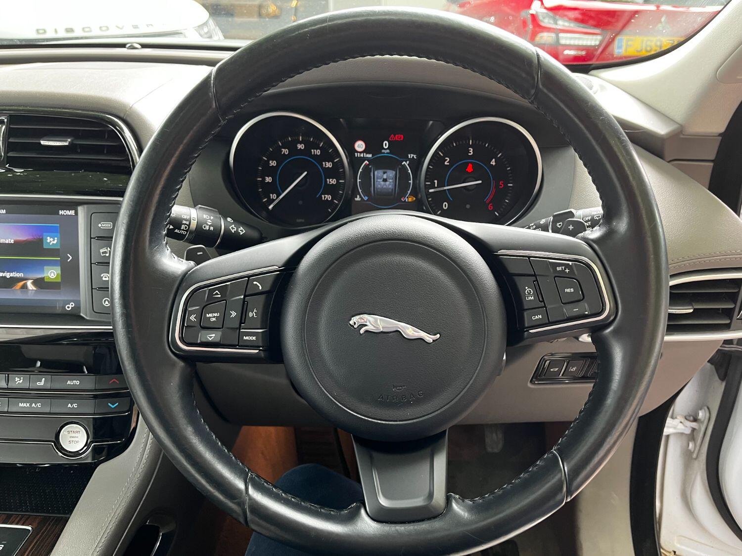 Jaguar F Pace