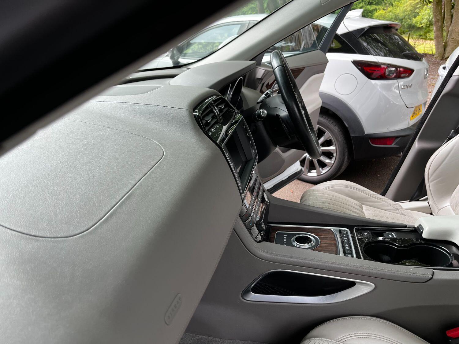 Jaguar F Pace