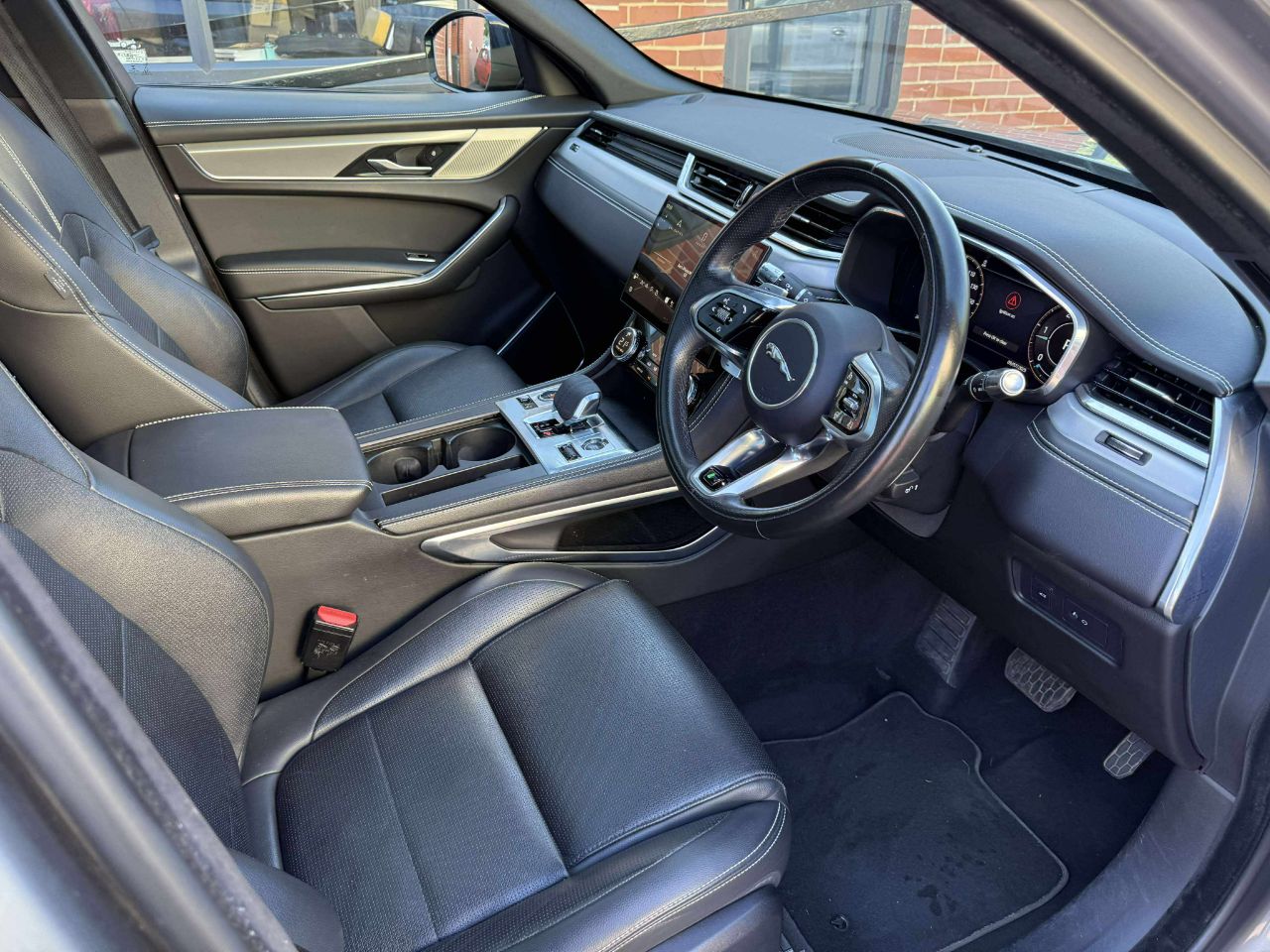 Jaguar F Pace