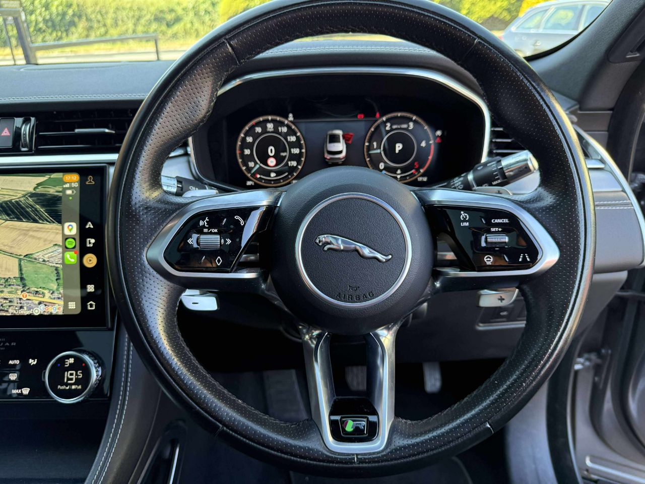 Jaguar F Pace