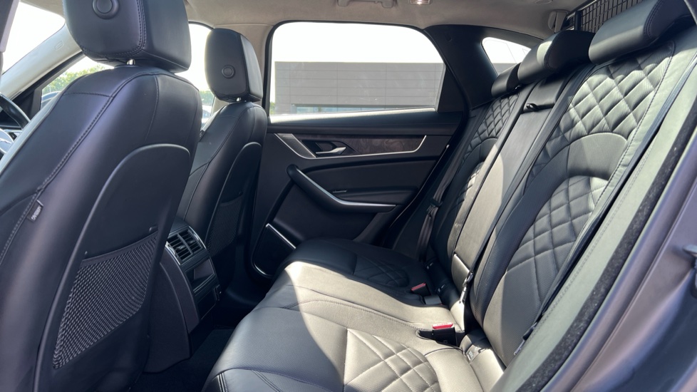 Jaguar F Pace