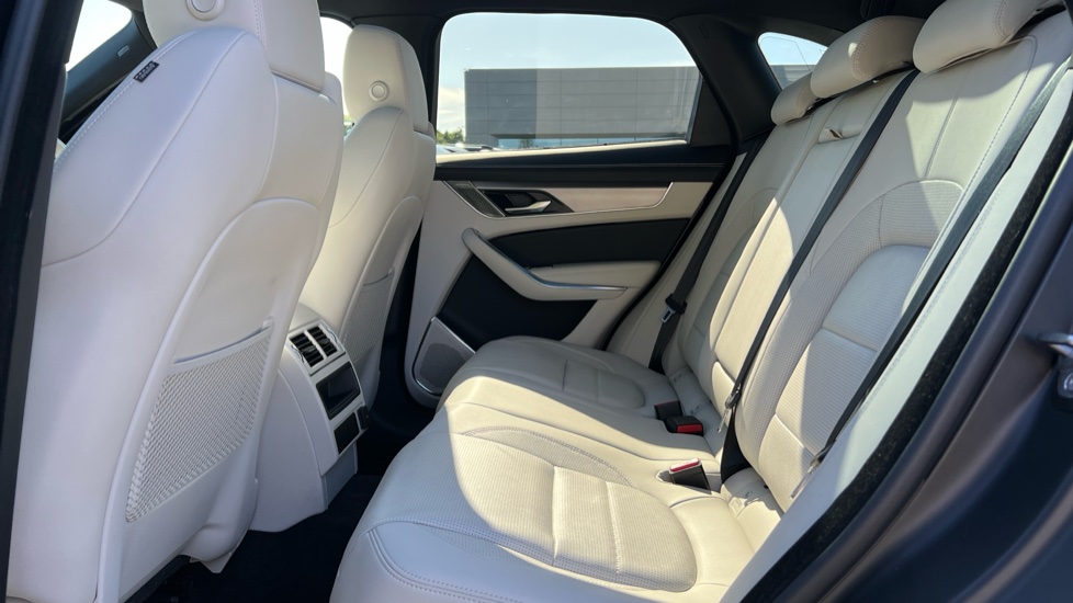 Jaguar F Pace