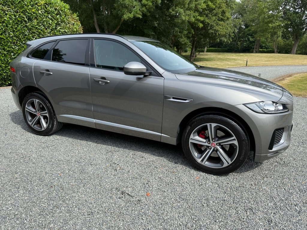 Jaguar F Pace