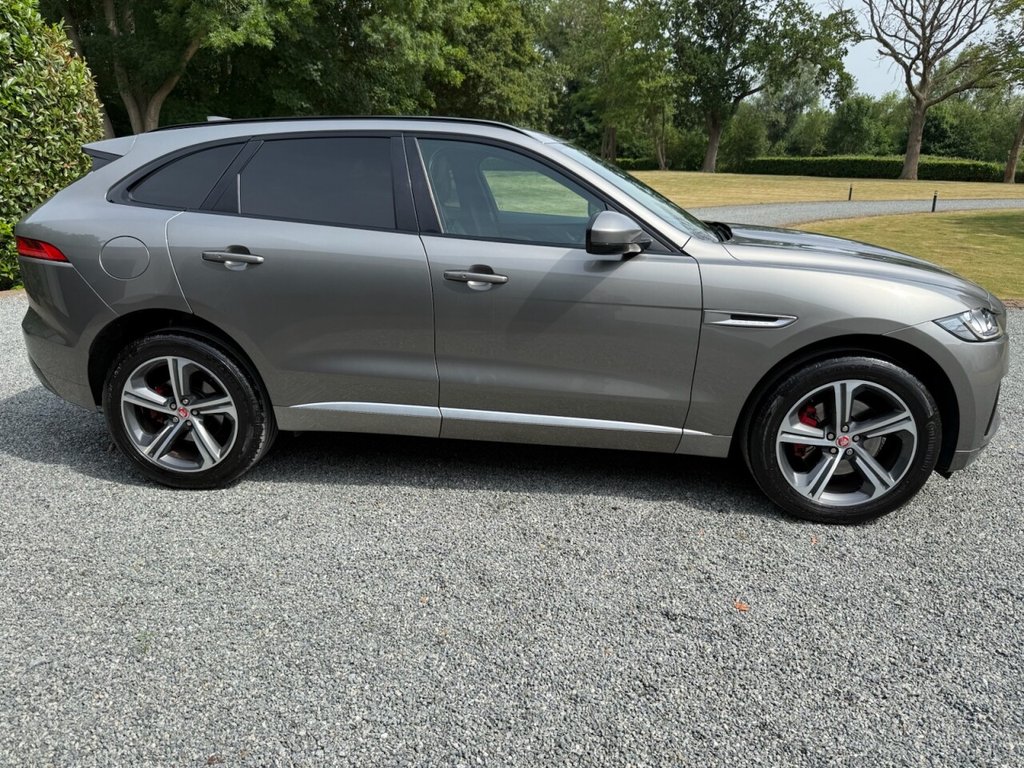 Jaguar F Pace