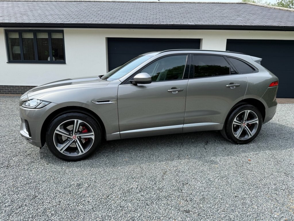 Jaguar F Pace