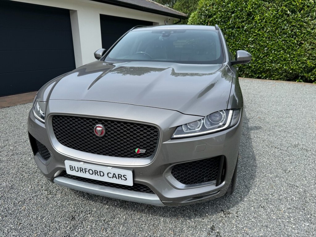 Jaguar F Pace