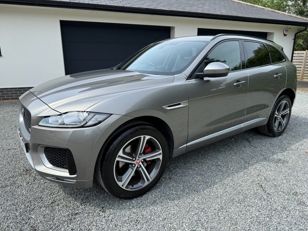Jaguar F Pace