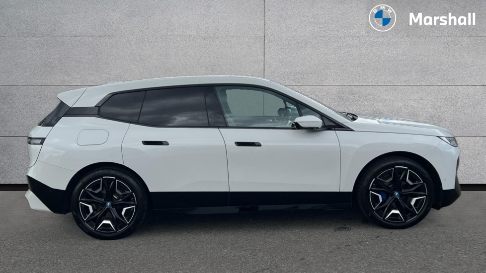 BMW iX