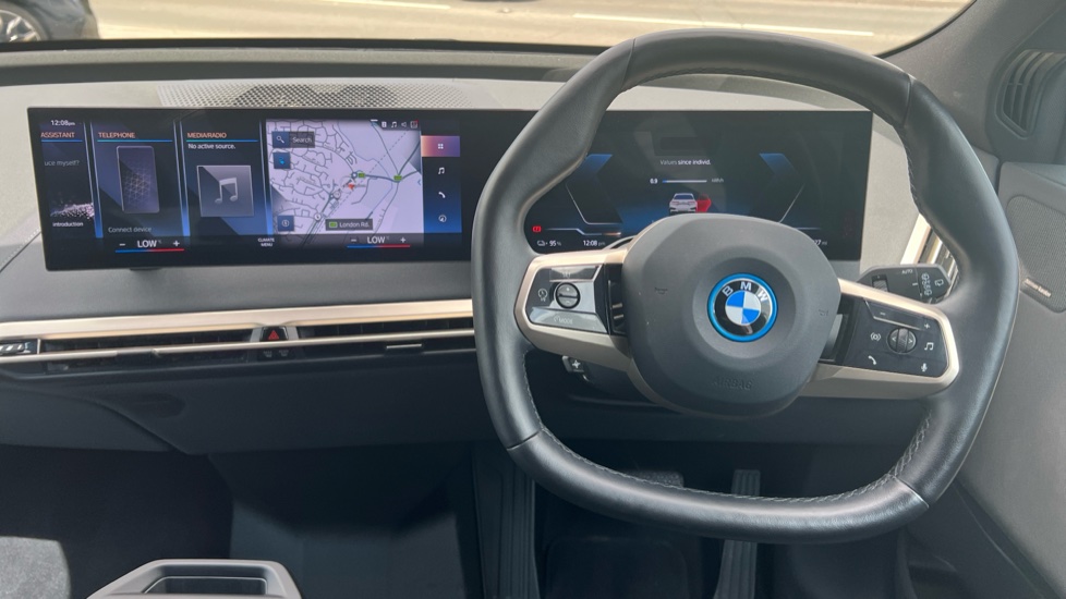 BMW iX