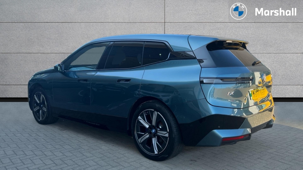 BMW iX