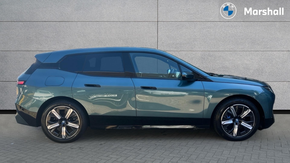 BMW iX