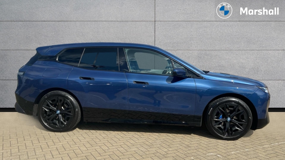 BMW iX