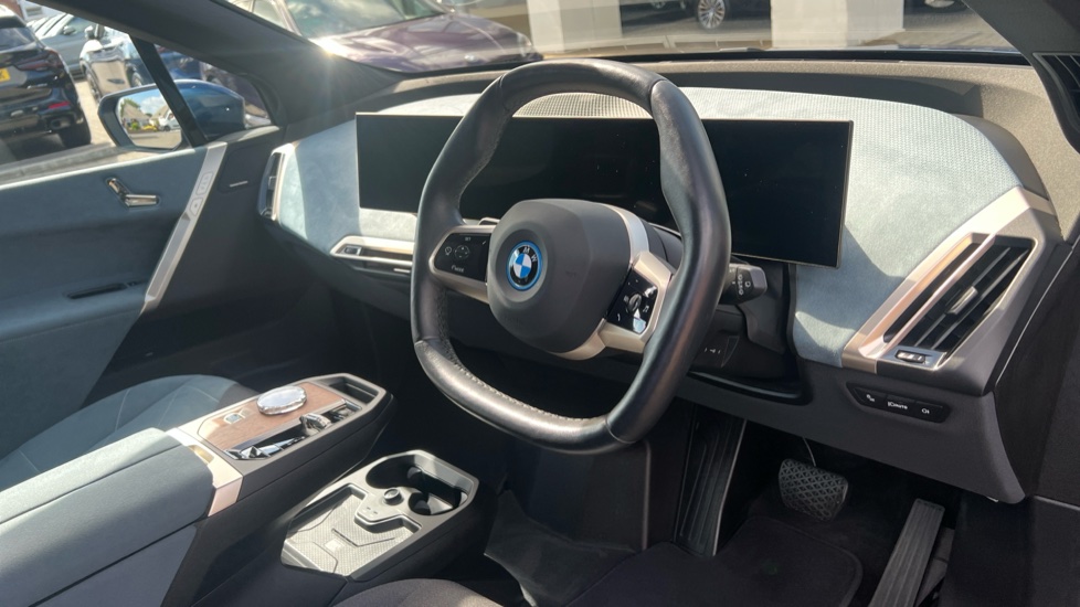 BMW iX