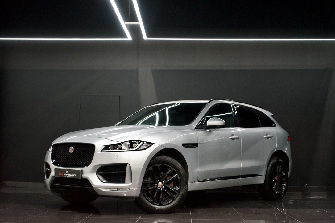 Jaguar F Pace