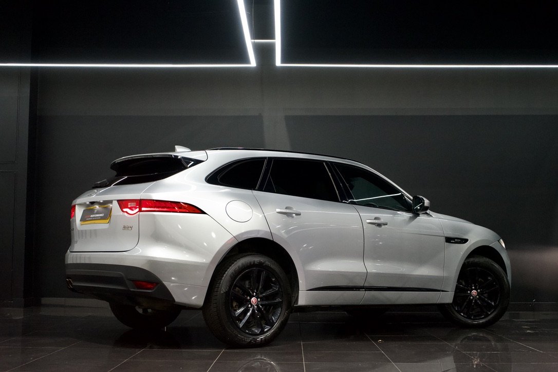 Jaguar F Pace