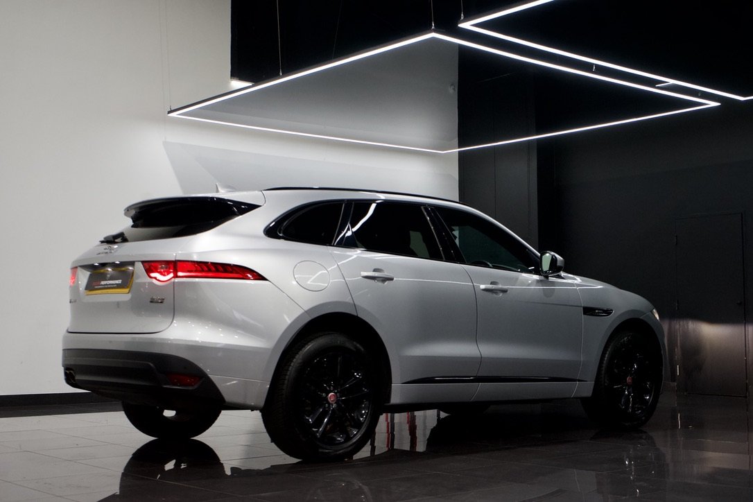 Jaguar F Pace