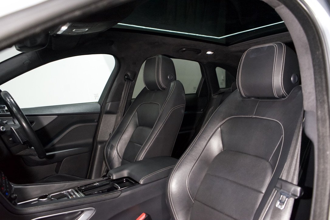 Jaguar F Pace