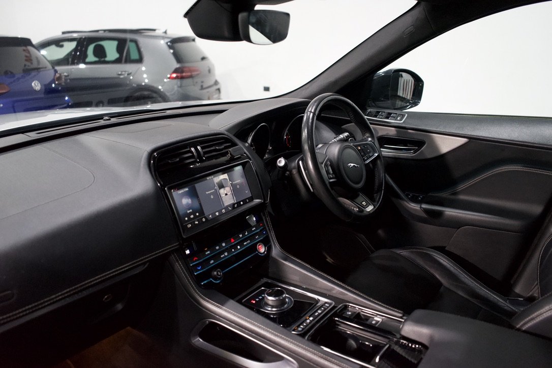 Jaguar F Pace
