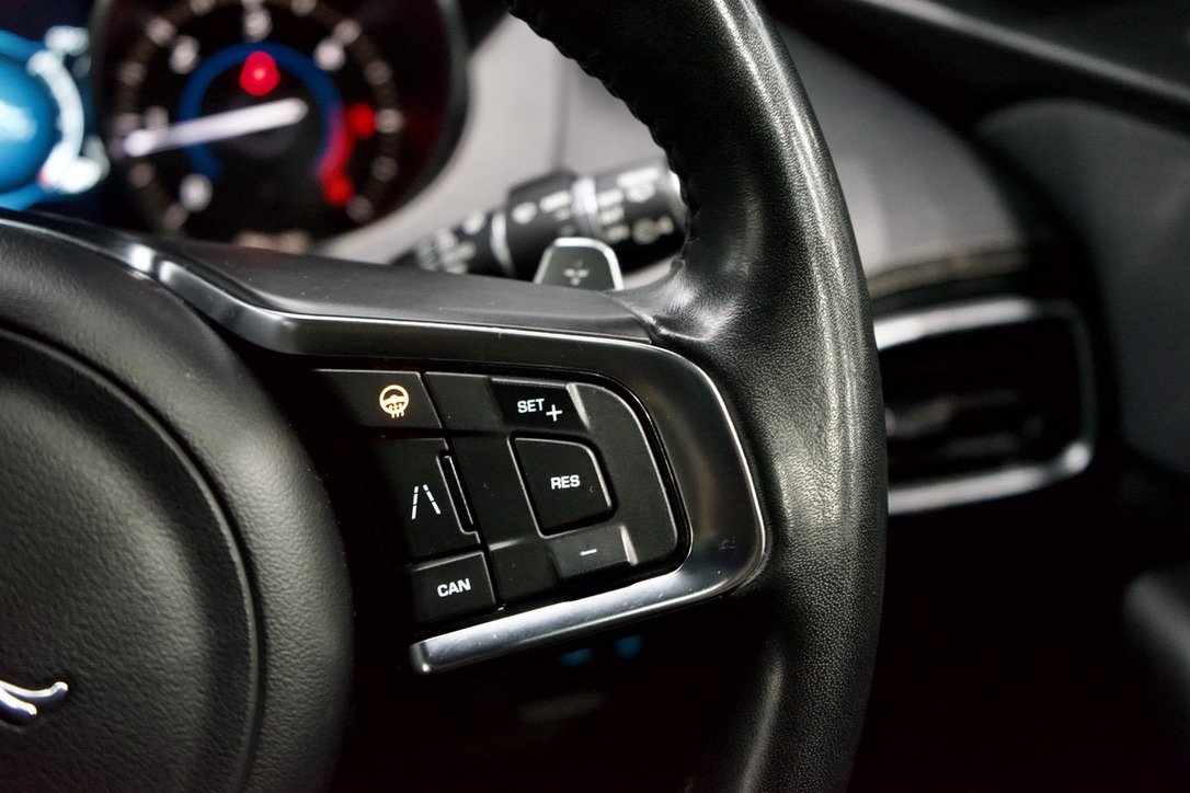 Jaguar F Pace
