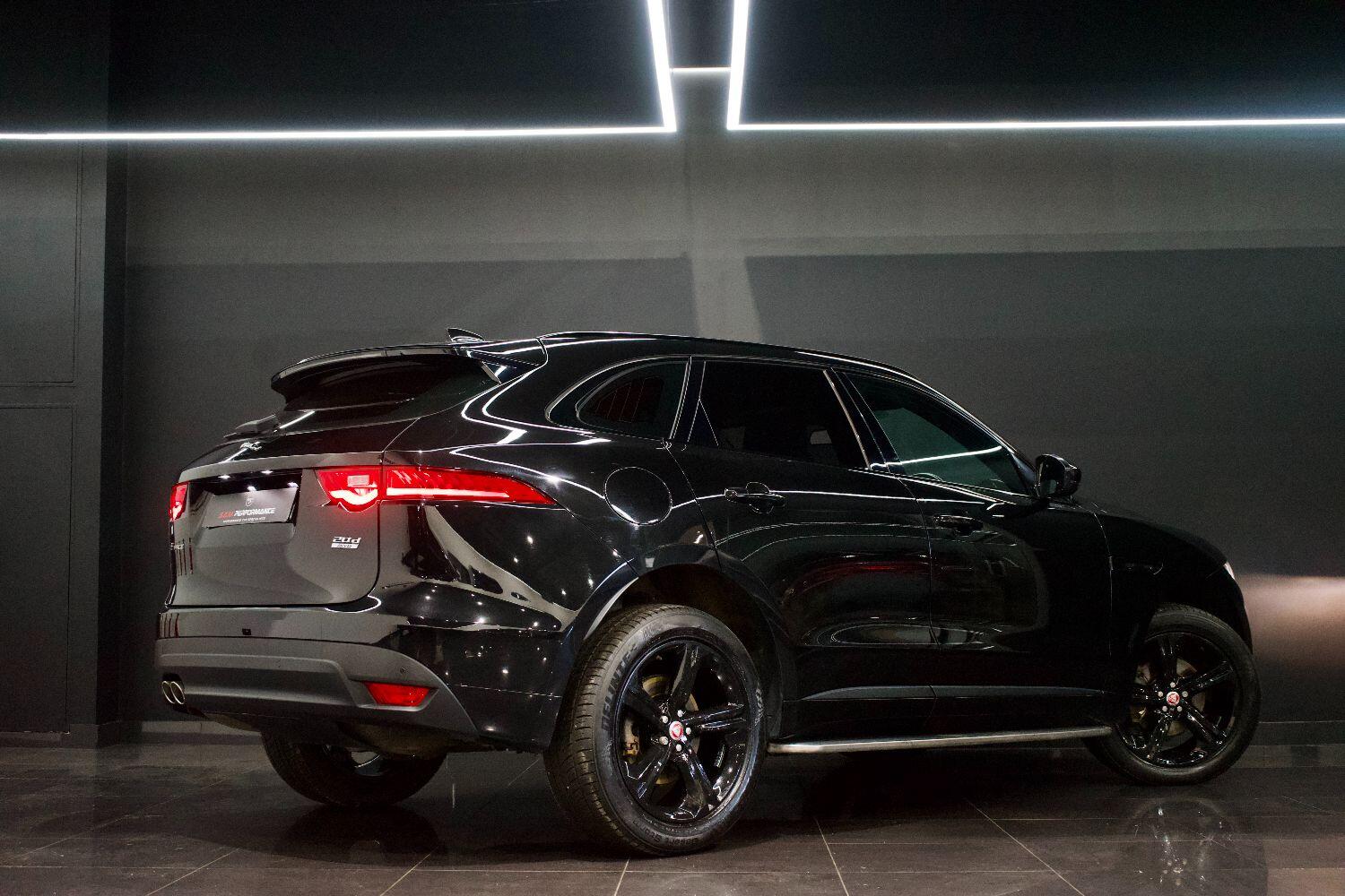 Jaguar F Pace