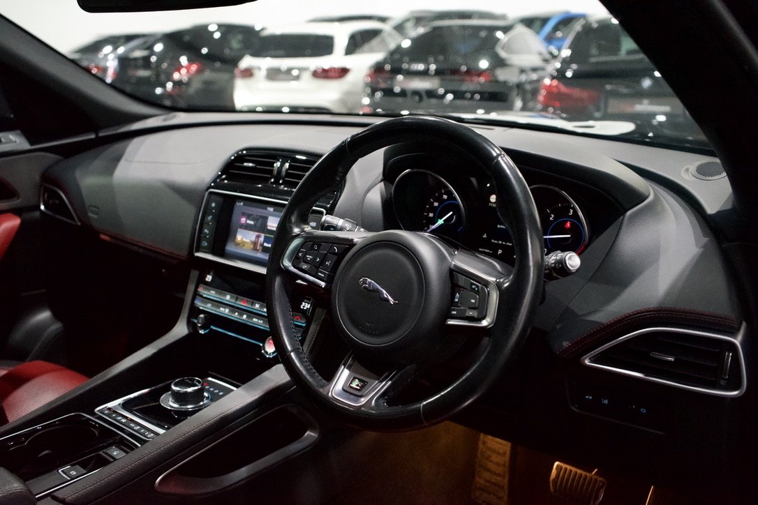 Jaguar F Pace